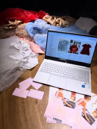 Veľa šatočiek aktuálne SKLADOM Šitie na zákazku sa nám postupne predlžuje🙏 Prosím myslite na to včas aby sme Vám stihli...