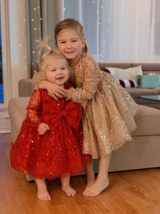 Môžu byť tak dokonaléééé😍😍🙏🙏🙏 🎀 veľmi pekne ďakujeme @nikoletastachovic za foto dcérok v našich šatkách LUXURY🎀 ☝🏻a...